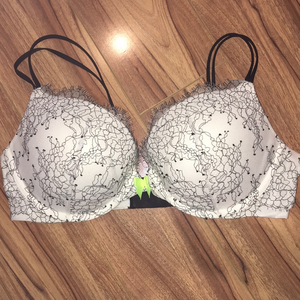 Victoria’s Secret: very sexy push-up bra